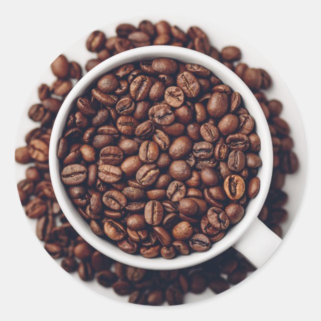 Pegatina Redonda Copa blanca llena de granos de café tostados (Anverso)