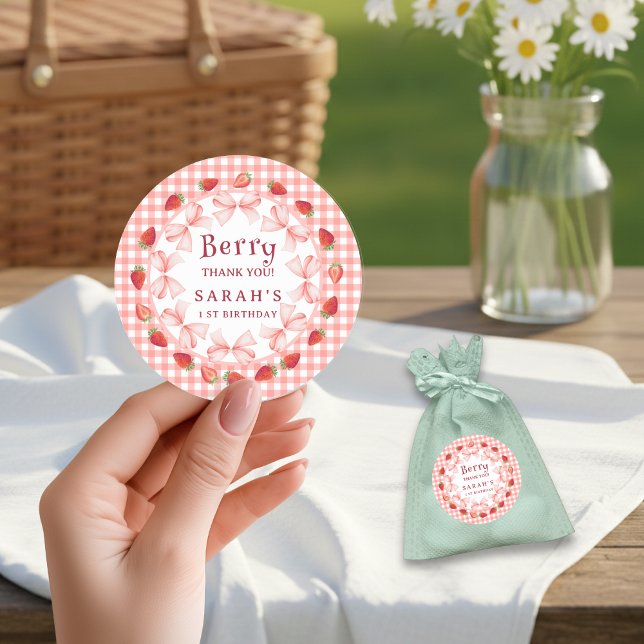 Pegatina Redonda Coquette Berry First Birthday Red Gingham (Coquette Berry First Birthday Red Gingham Classic Round Sticker)