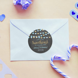 Pegatina Redonda Corazones de amor colgantes cumpleaños pequeño amo