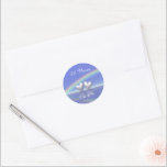 Pegatina Redonda Corazones plateados de 25 años<br><div class="desc">Un grupo de pegatinas con mi diseño original de corazones plateados flotando en el agua bajo un arcoiris con texto de personalizable que dice "25 años".</div>