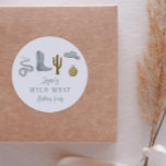 Pegatina Redonda Cowboy Wild West Birthday Party Favor<br><div class="desc">La rústica fiesta de cumpleaños de los vaqueros favorece la etiqueta con la ilustración de botas de vaquero,  sombrero,  serpiente y cactus.</div>