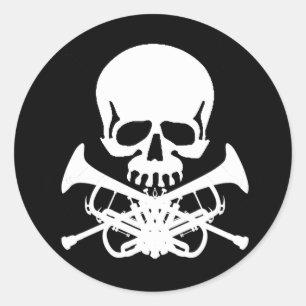 Pegatina Redonda Cráneo con las trompetas como bandera pirata