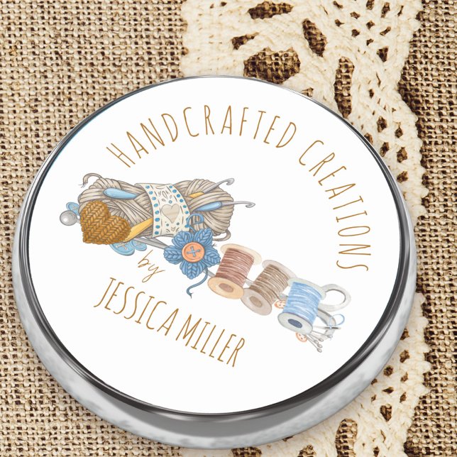 Pegatina Redonda Creaciones artesanales de | Yarn y Sew White (Handcrafted Creations labels ideal for handmade, sewing, knitted or crochet items)