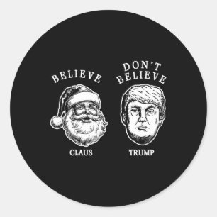Pegatina Redonda Cree en Santa Claus – No en Trump