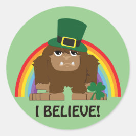 Pegatina Redonda ¡Creo! Bigfoot Leprechaun