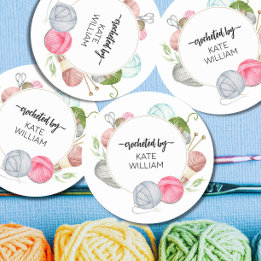 Pegatina Redonda Crochet de hilo pastelero de color acuático con et