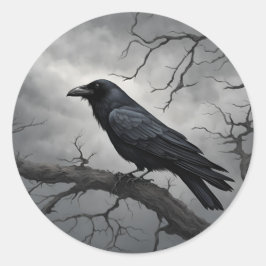 Pegatina Redonda Crow oscuro en un árbol