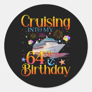 Pegatina Redonda Crucero hacia mi cumpleaños 64 Crucero 64 años