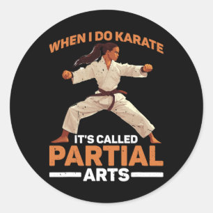 Pegatina Redonda Cuando hago Karate se llama amputación de artes pa