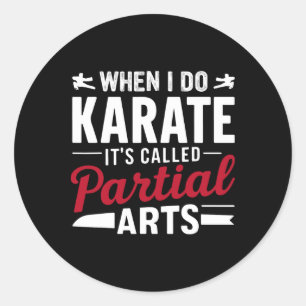 Pegatina Redonda Cuando hago Karate se llama Artes parciales 15 