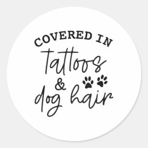 Pegatina Redonda Cubierto En Tatuajes Y Cabello De Perro _1