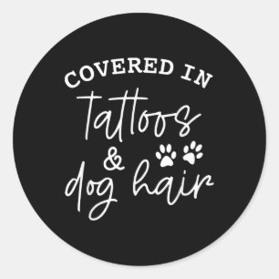 Pegatina Redonda Cubierto En Tatuajes Y Cabello De Perro _1