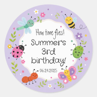 Pegatina Redonda Cumpleaños de niñas con insectos lindos púrpura