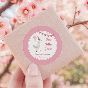 Pegatina Redonda Cumpleaños de un Chica rosado y rubio