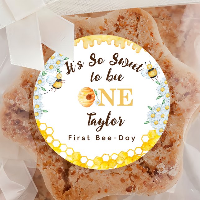 Pegatina Redonda Cumpleaños del primer Abejado de Honey Bee (Subido por el creador)