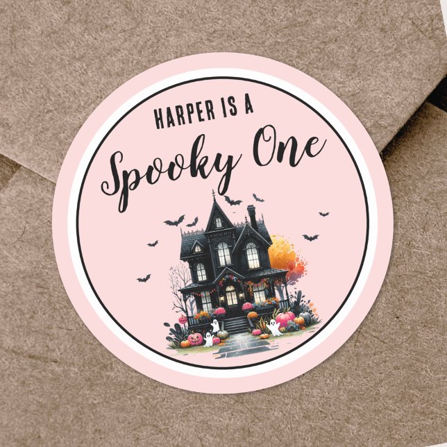 Pegatina Redonda Cumpleaños número uno de Spooky One con tema de Ha (Spooky One Pink Halloween 1st Birthday Party Classic Round Sticker)