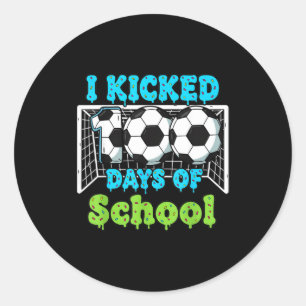 Pegatina Redonda Cumplí 100 Días De Colegio Fútbol Divertido Chicos
