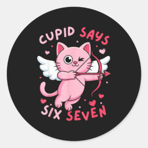Pegatina Redonda Cupid Dice 67 Seis Siete Meme Gato Lindo Día de Sa