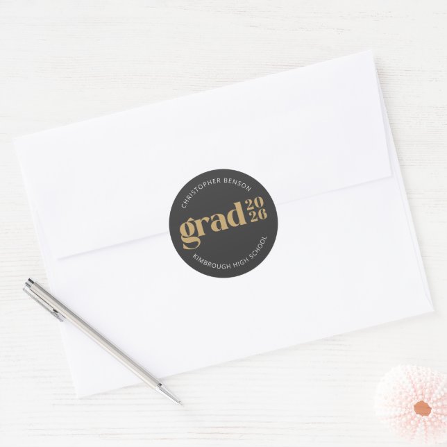 Pegatina Redonda Custom Grad 2026 Charcoal Gold Graduation Seals (Sobre)