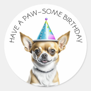 Pegatina Redonda Cute Chihuahua en Gorra de cumpleaños