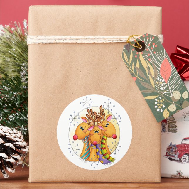 Pegatina Redonda Cute Christmas Reindeer Wearing Scarves with Stars (Vacaciones)