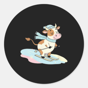 Pegatina Redonda Cute Cow Bufanda de esquí Escena de nieve alpina d