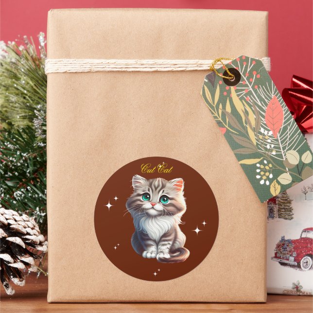 Pegatina Redonda Cute Fluffy Gray Tabby Kitten with Big Blue Eyes (Vacaciones)