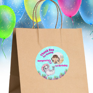 Pegatina Redonda Cute y caprichosa foto de León del Mar Floral