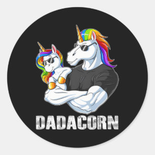 Pegatina Redonda Dadacorn - Unicornio Papá Y Familia Bebé Coincidie