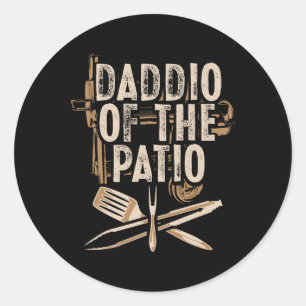 Pegatina Redonda Daddio Del Patio Dad Bbq Parrillando Carne Fumador