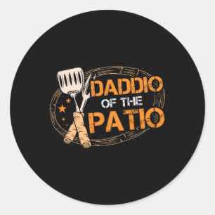 Pegatina Redonda Daddio Del Patio Grilling Sausage Bbq Rbecue A