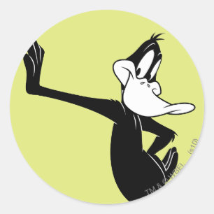 Pegatina Redonda DAFFY DUCK™ Leaning Against a Wall