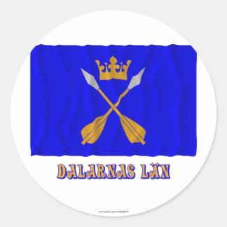 Pegatina Redonda Dalarnas län ondeando bandera con nombre