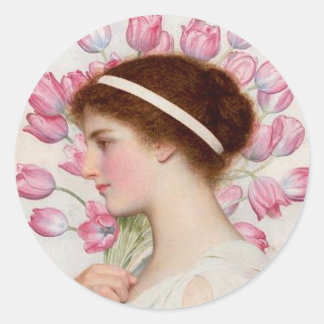Pegatina Redonda Dama con vestido clásico con tulipanes rosados