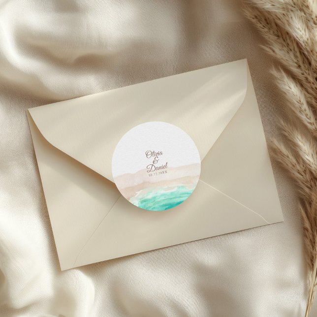 Pegatina redonda de acuarela de boda en playa trop (Watercolor Turquoise Sandy Beach Wedding Classic Round Sticker on a wedding envelope.)