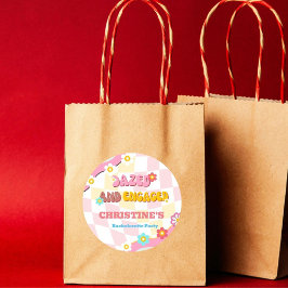 Pegatina Redonda Decoración de fiesta de soltera Dazed And Engaged 