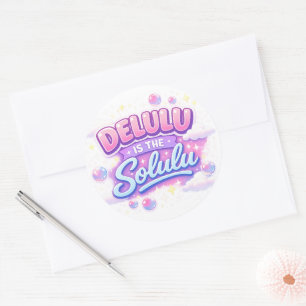 Pegatina Redonda Delulu Es el Solulu – Estética Kawaii Adorable