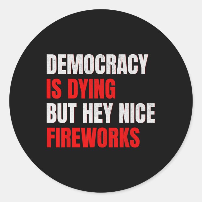 Pegatina Redonda Democracy Is Dying But Hey Nice Fireworks Anti Tru (Anverso)