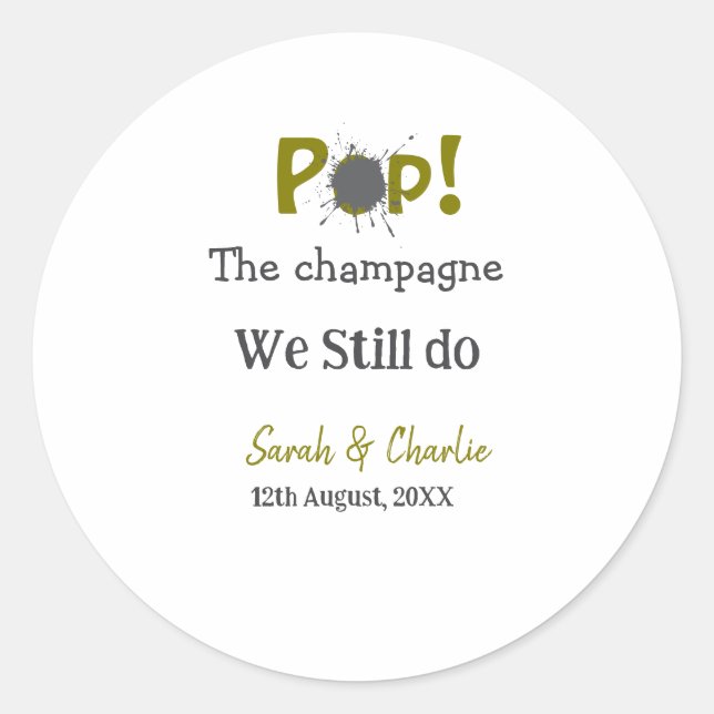 Pegatina Redonda Descorcha el champán nosotras todavía hacemos boda (Anverso)