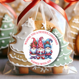 Pegatina Redonda Deseándote un Navidad festivo   Gnomes de vacacion