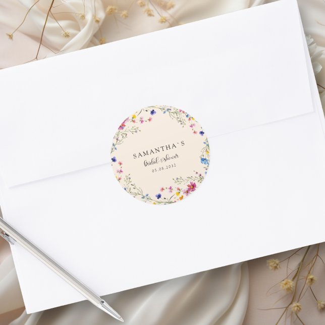 Pegatina Redonda Despedida de soltera con flores silvestres moderna (Modern Wildflower Bridal Shower Classic Round Sticker)