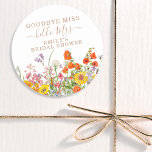 Pegatina Redonda Despedida floral a coloridas flores silvestres en<br><div class="desc">Las coloridas flores silvestres de la tierra boda de despedida Miss Pegatinas de regalo de regalo de la novia Las etiquetas de los bonitos florales de campo en naranja, amarillo, morado y rosa sobre un fondo blanco con la información de su personalizado. Perfecto para su Fiesta especial de Hen, Bachelorette...</div>