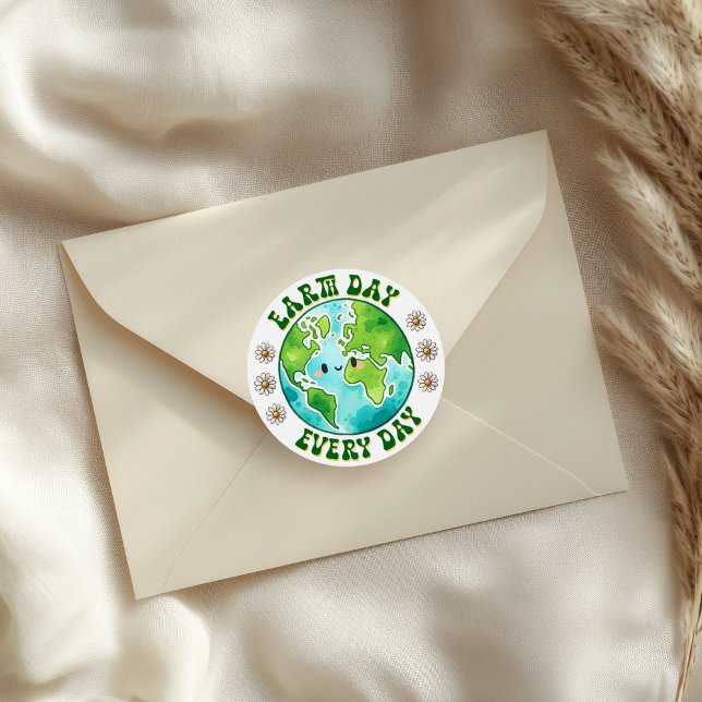 Pegatina Redonda "Día de la Tierra Todos los Días", planeta lindo c (Earth Day Every Day Planet Daisy Classic Round Sticker on a neutral envelope.)
