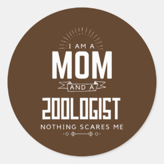 Pegatina Redonda Día divertido del zoólogo de mamá nada me asusta