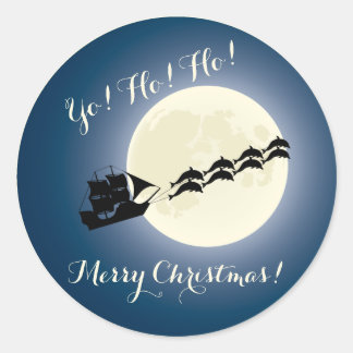 Pegatina Redonda Día feriado del barco pirata con delfines Navidade