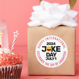 Pegatina Redonda Día Internacional del Chiste Cara de Rociación