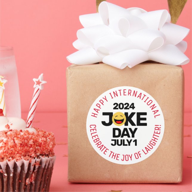 Pegatina Redonda Día Internacional del Chiste Cara de Rociación (Fiesta)