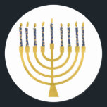 Pegatina Redonda Dibujo de velas azules de Menorah Hanukkah<br><div class="desc">Relieve metalizado de oro falso menorah velas para su celebración de Hanukkah. Ilustracion menorah caprichoso con estrellas blancas cubiertas de velas celestiales sobre un falso atril de velas menorah dorado. La estrella de Menorah Hanukkah ilustró regalos de diseño y productos de papel.</div>