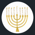 Pegatina Redonda Dibujo de velas celestes Menorah Hanukkah<br><div class="desc">Relieve metalizado de oro falso menorah velas para su celebración de Hanukkah. Ilustracion menorah caprichoso con estrellas blancas cubiertas de velas celestiales sobre un falso atril de velas menorah dorado. La estrella de Menorah Hanukkah ilustró regalos de diseño y productos de papel.</div>