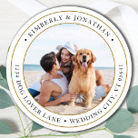 Pegatina Redonda Dirección de devolución de Boda de oro fotográfico<br><div class="desc">Añada el toque final a sus invitaciones de boda con esta foto personalizado y etiquetas de dirección personalizadas. Personalizar con tu foto, nombres y dirección favoritos. Estas etiquetas de dirección sencillas pueden utilizarse para cualquier ocasión. DERECHOS RESERVADOS © 2020 Judy Burrows, Black Dog Art - Todos los derechos reservados. Boda...</div>